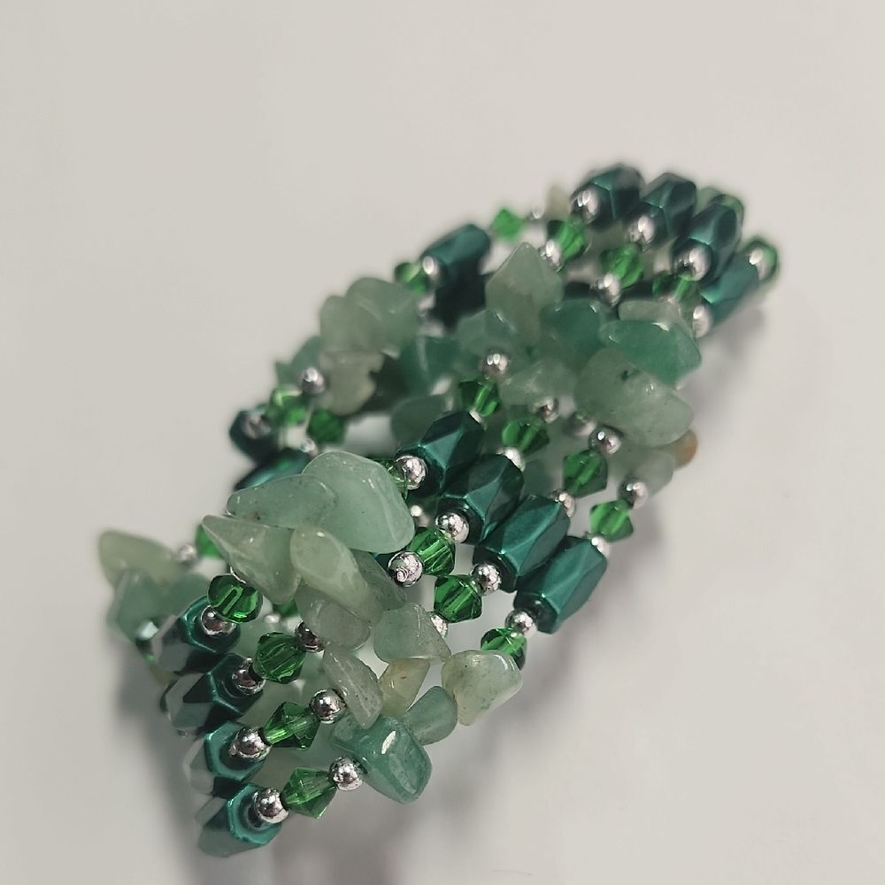 Elegant Green Beaded Bracelet